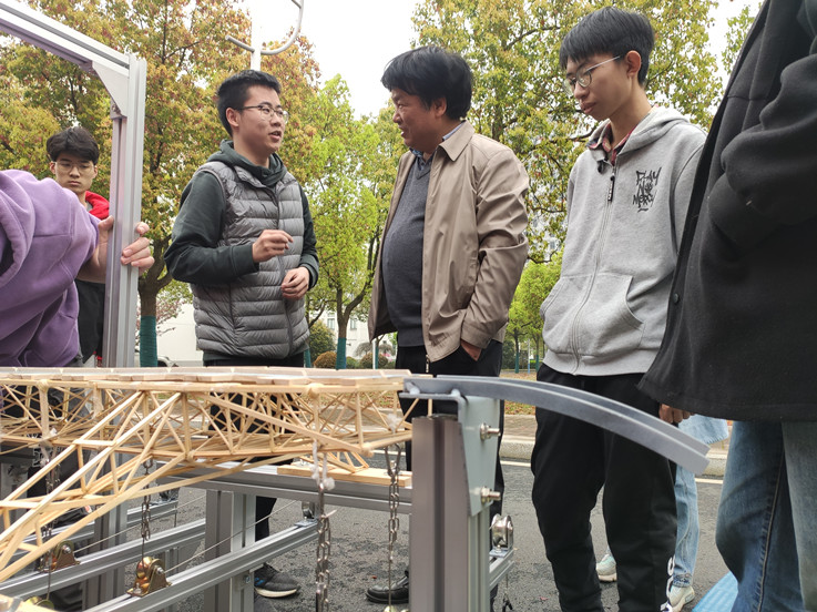 同时为我校参加2021年大学生结构设计竞赛培养选拔人才,3月31日,土木