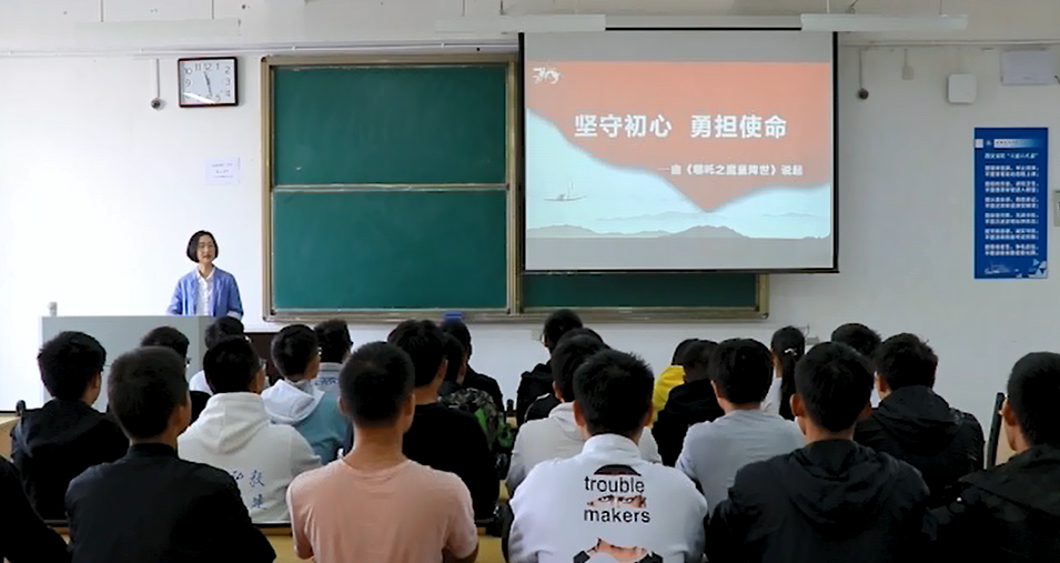 【党旗飘扬】电信学院优秀党务工作者楚君：坚守理想信念，认真履职尽责