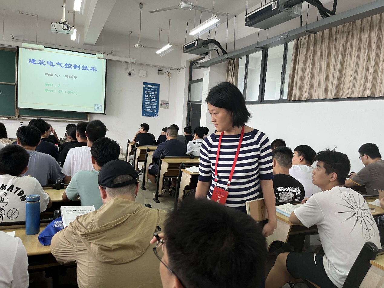 电信学院开展开学第一天教学检查工作