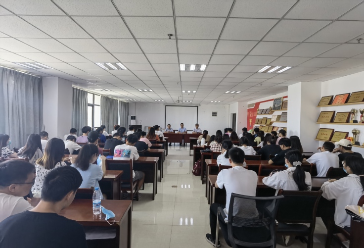 数理学院开展“夏日送清凉，心系考研学子”暑期留校学生慰问活动