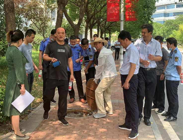 合肥市经开区有关部门来校检查指导雨污分流进度