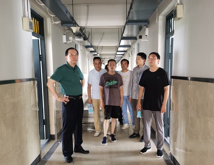 校领导深入南北校区检查暑期学生宿舍维修工作