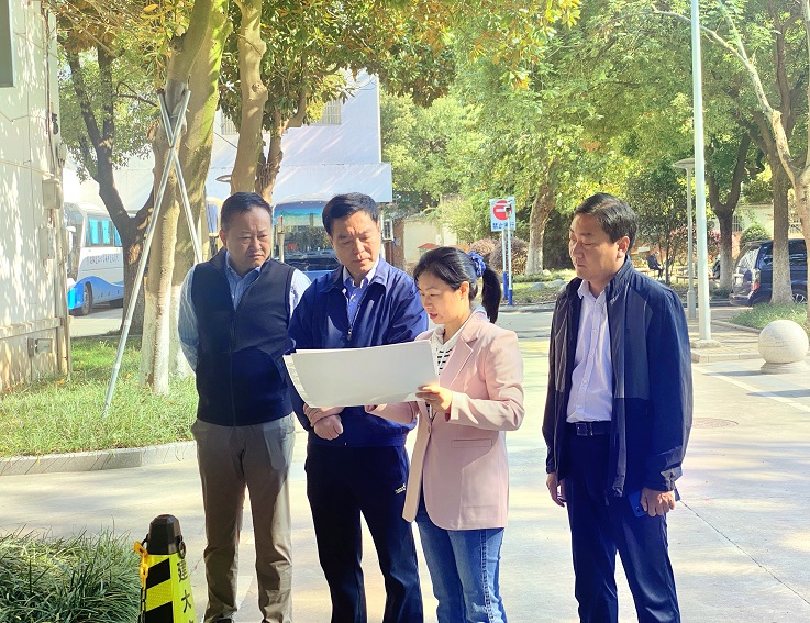 黄显怀深入北校区现场指导环境提升工作