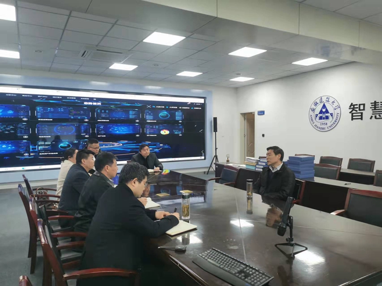 黄显怀到信息网络中心调研指导工作