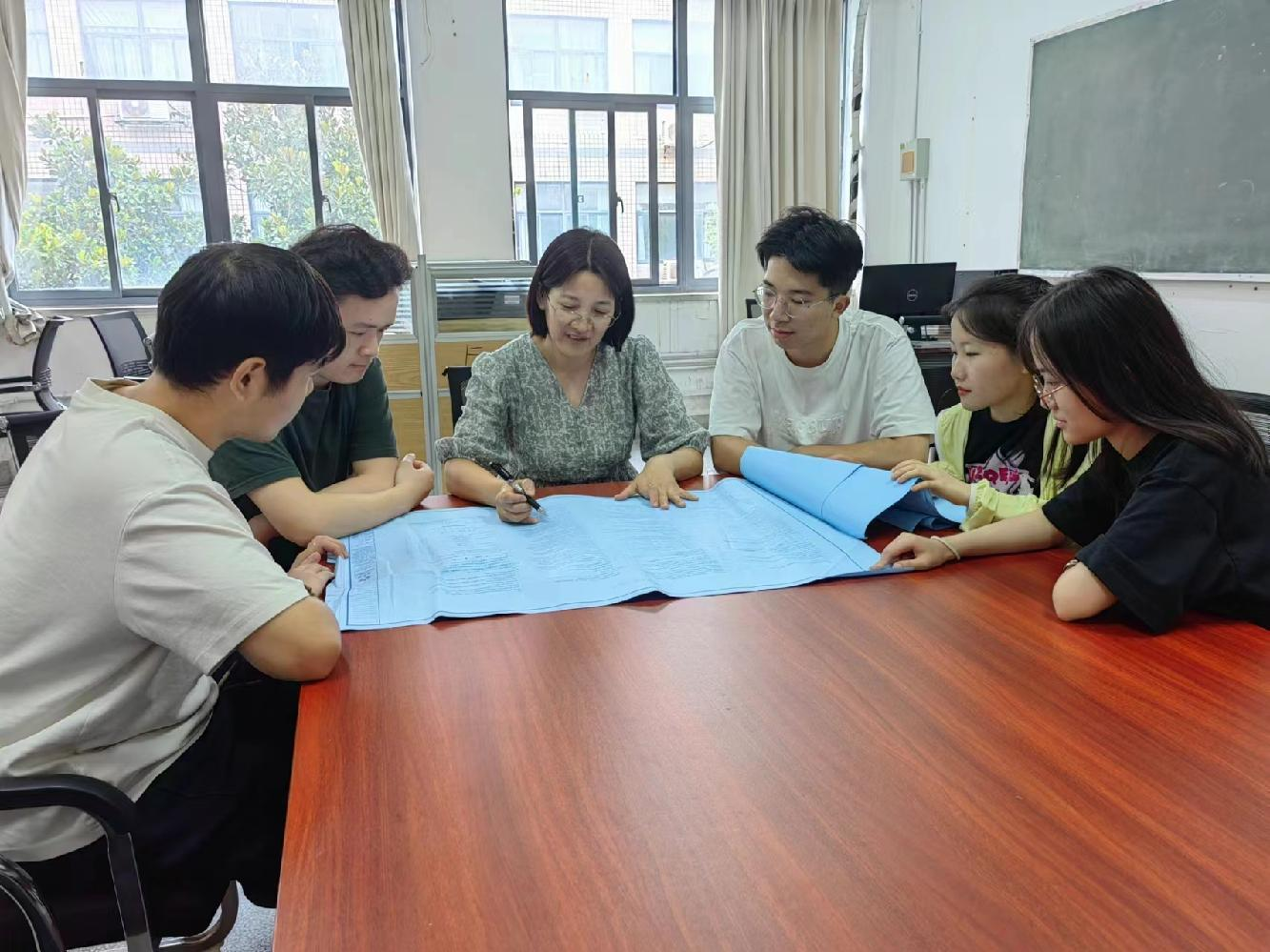 【教师风采】三尺讲台守初心,鞠躬尽瘁育桃李 ——记安徽建筑大学经济与管理学院刘艳