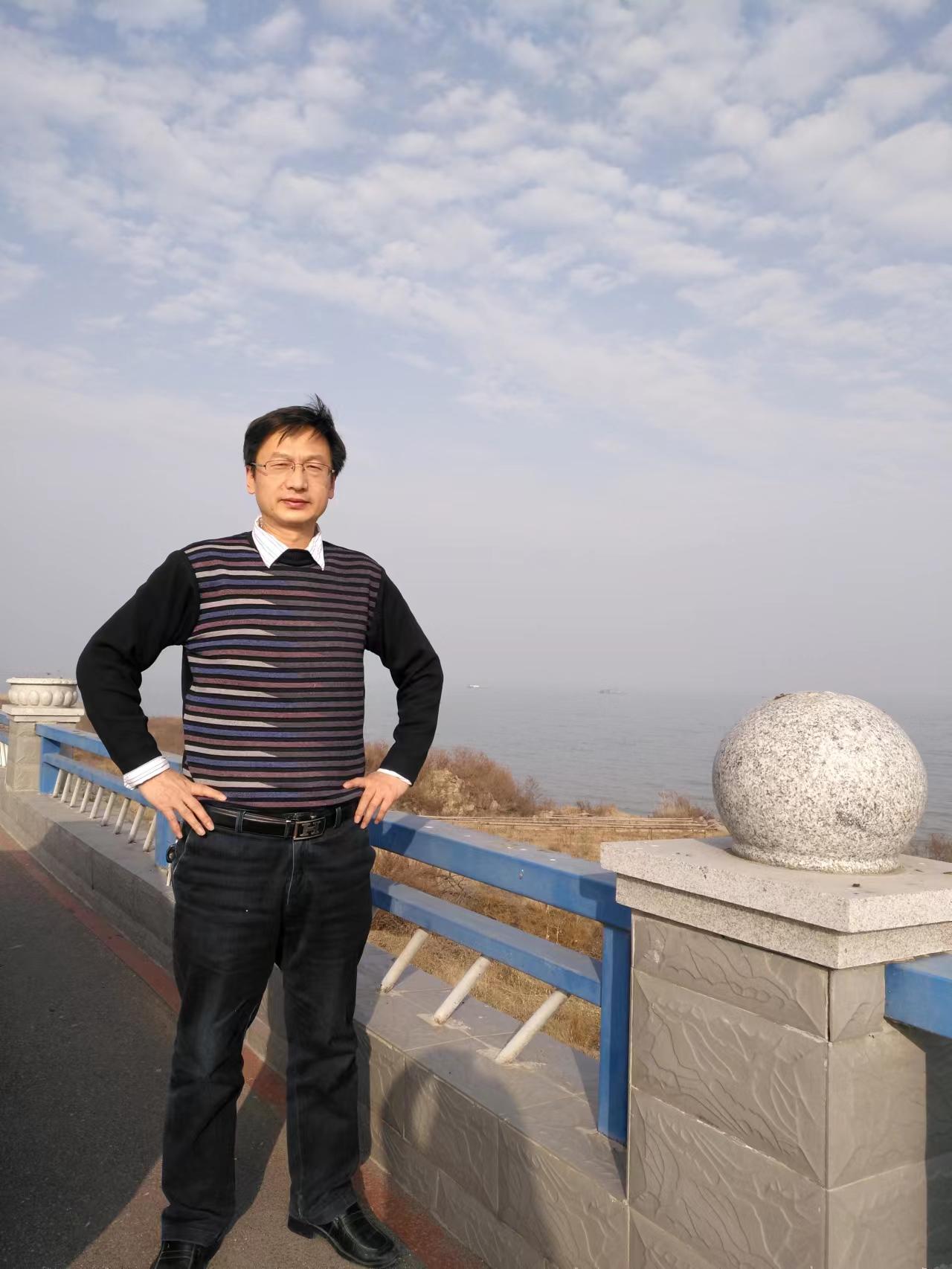 【党旗飘扬】材化学院优秀共产党员李栋才:笃行不怠守初心,恪尽职守铸情怀