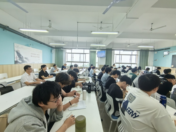 校领导深入数理学院开展“七进”工作