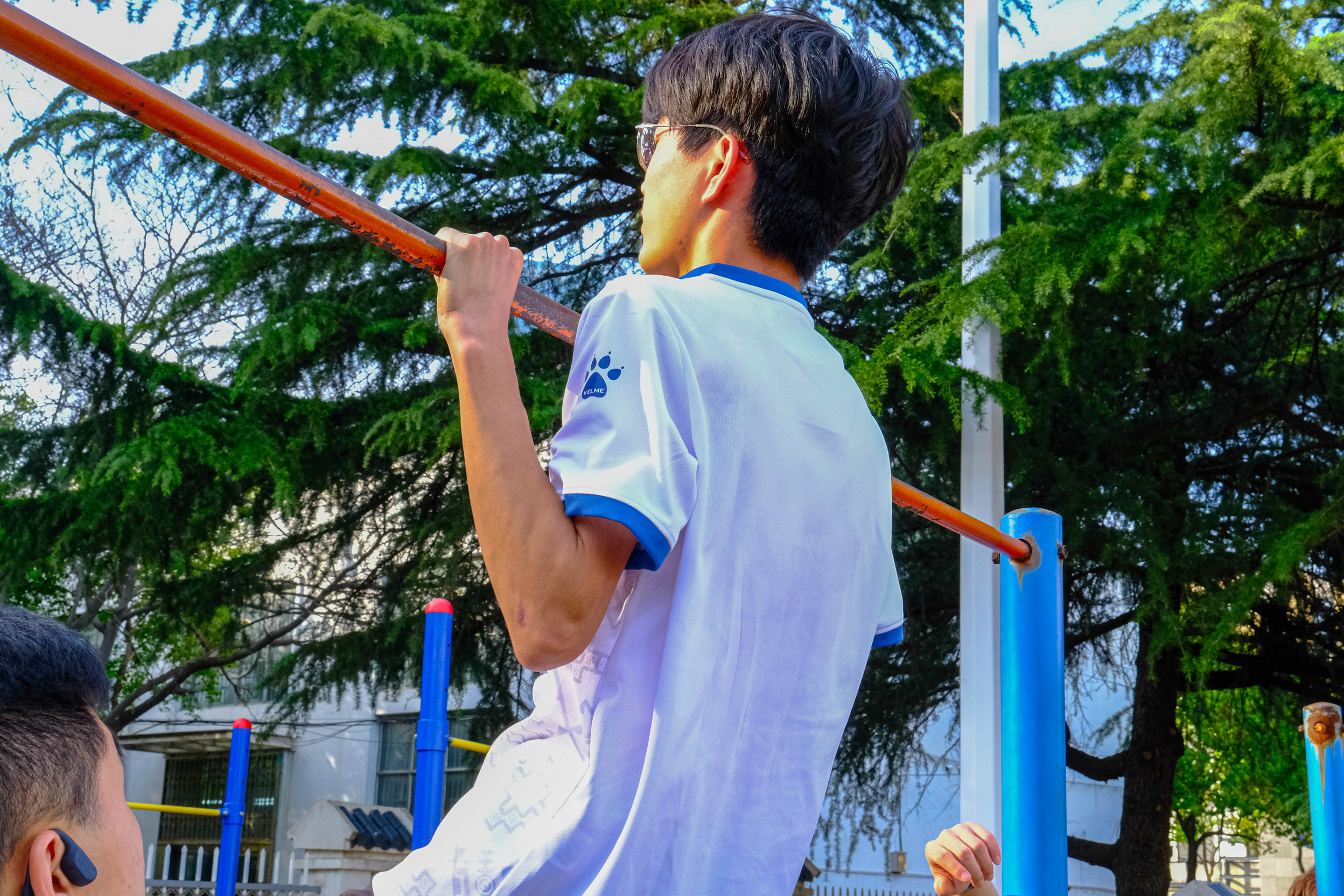 公管学院组织高水平运动员指导学生体测训练