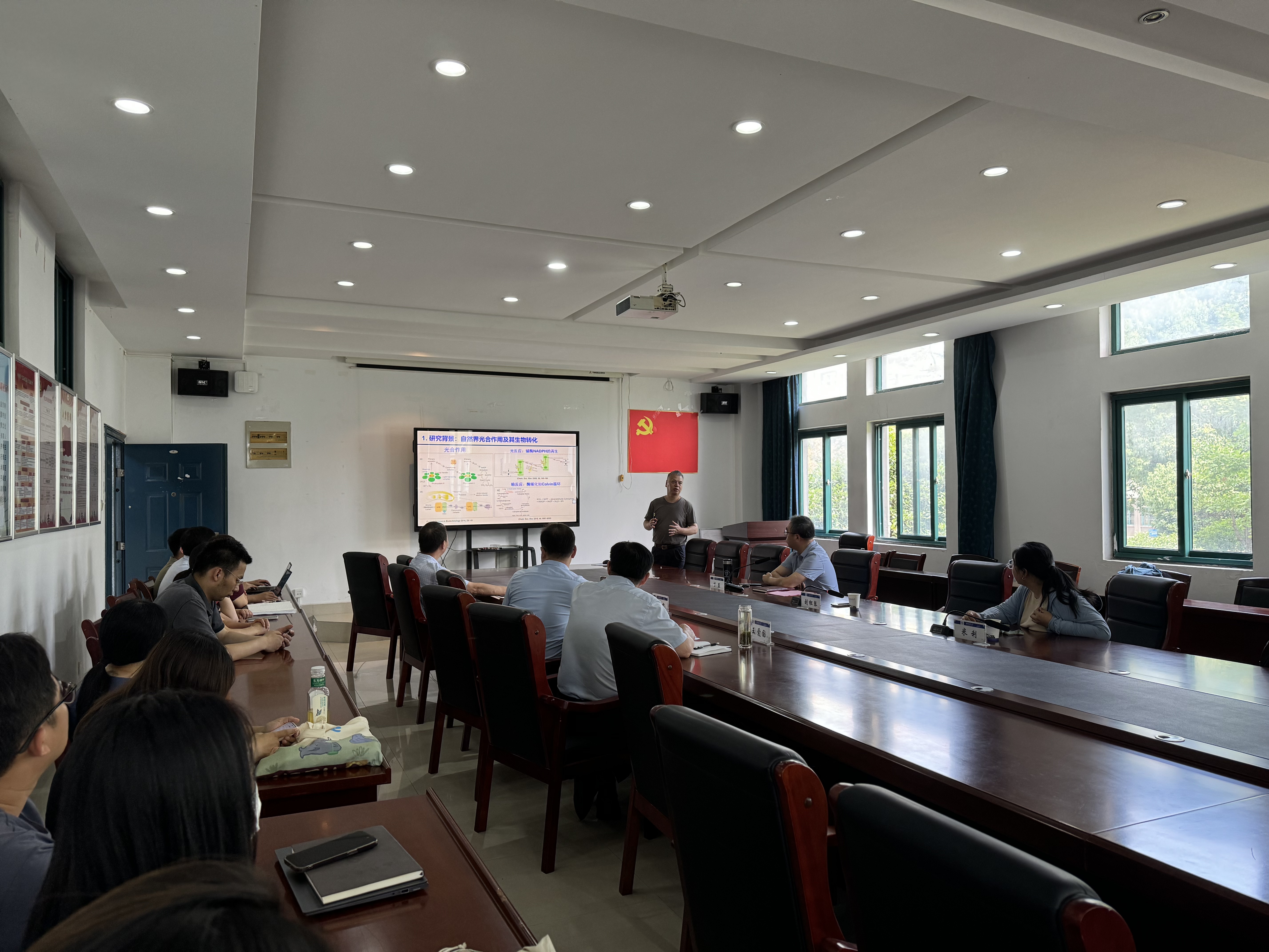 东南大学刘松琴教授一行莅临材化学院开展学术交流