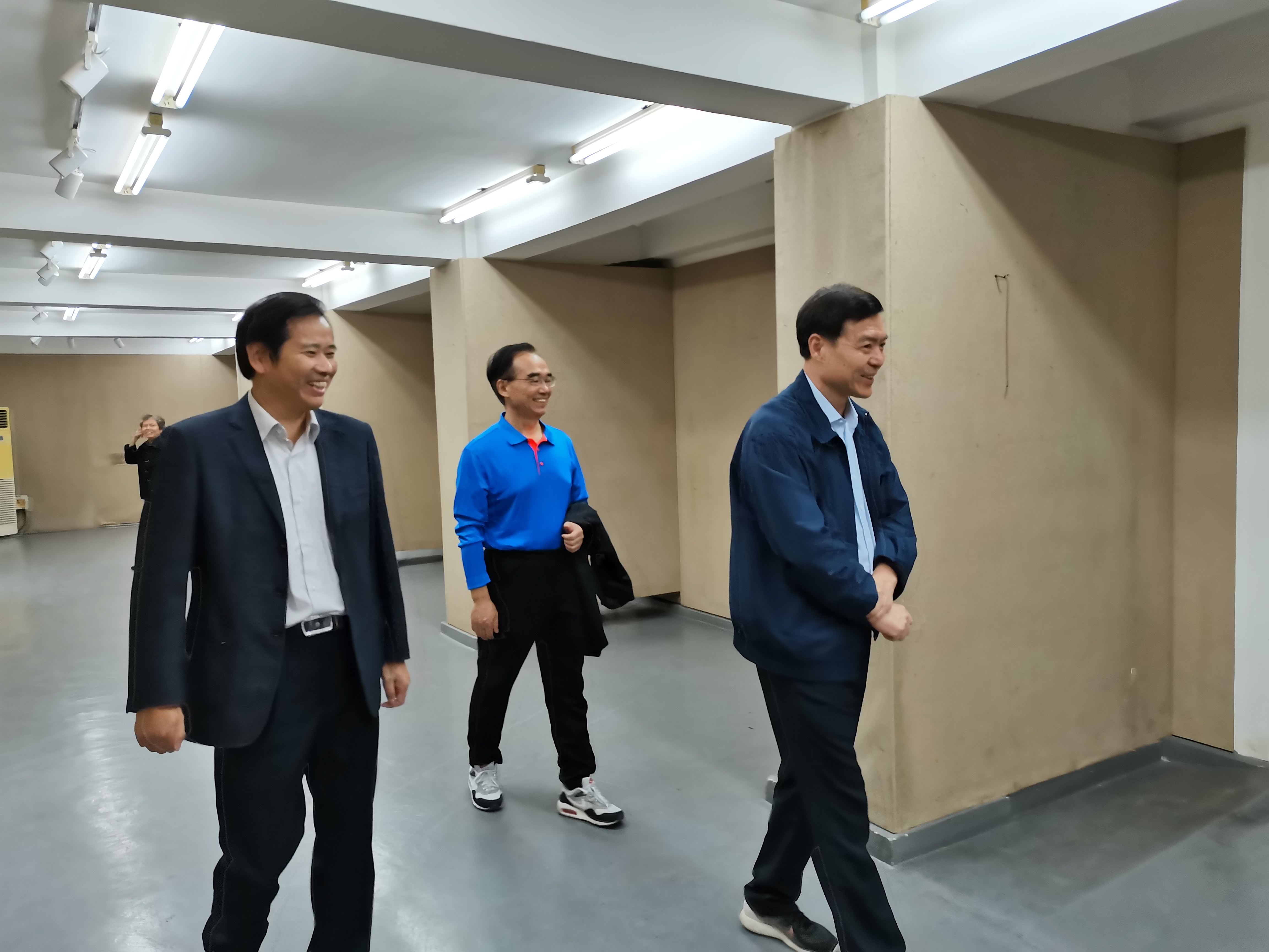 黄显怀校长到北区指导学院搬迁工作